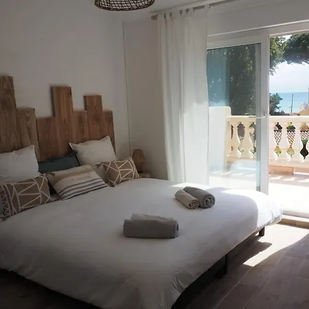 Grain De Sable, Les Pieds Dans L'eau