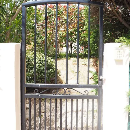 Grain De Sable, Les Pieds Dans L'eau * Cavalaire-sur-Mer