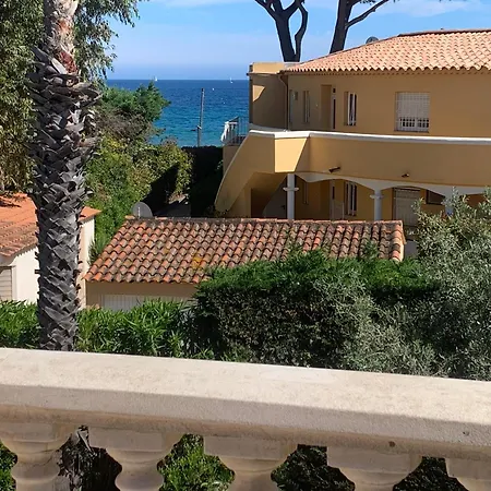 Grain De Sable, Les Pieds Dans L'eau *