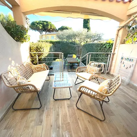 Grain De Sable, Les Pieds Dans L'eau * Cavalaire-sur-Mer