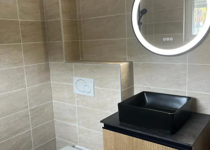 Grain De Sable, Les Pieds Dans L'eau *