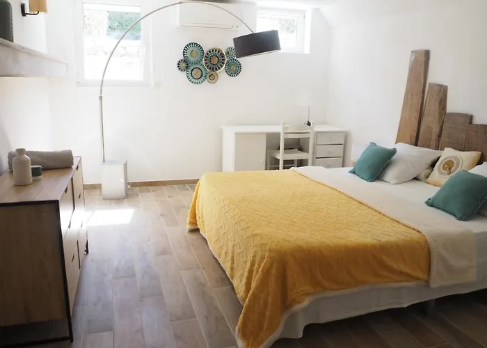 Grain De Sable, Les Pieds Dans L'eau Cavalaire-sur-Mer