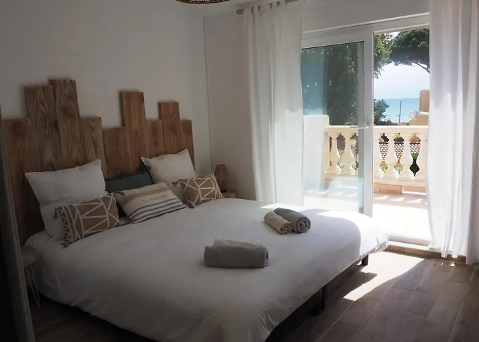 Grain De Sable, Les Pieds Dans L'eau