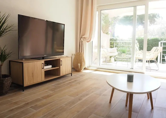 Grain De Sable, Les Pieds Dans L'eau