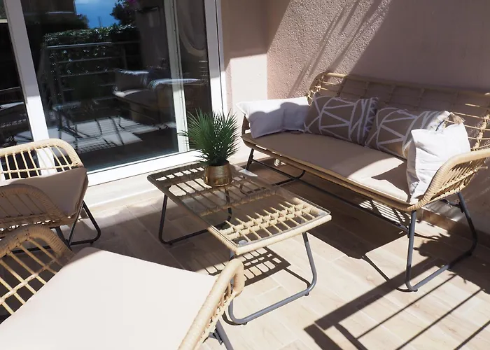 Grain De Sable, Les Pieds Dans L'eau Cavalaire-sur-Mer