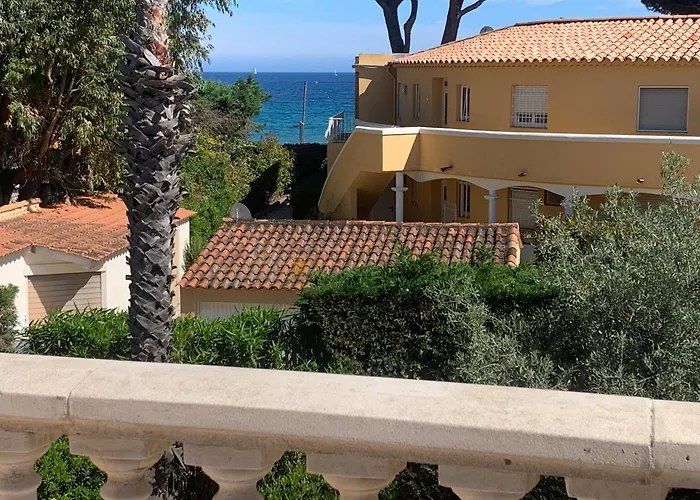 Grain De Sable, Les Pieds Dans L'eau *