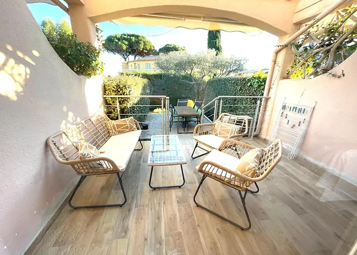 Grain De Sable, Les Pieds Dans L'eau * Cavalaire-sur-Mer