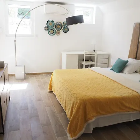 Grain De Sable, Les Pieds Dans L'eau Cavalaire-sur-Mer