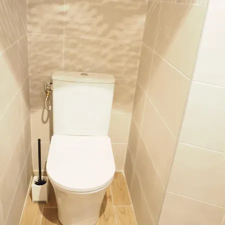 Grain De Sable, Les Pieds Dans L'eau *