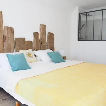 Grain De Sable, Les Pieds Dans L'eau *